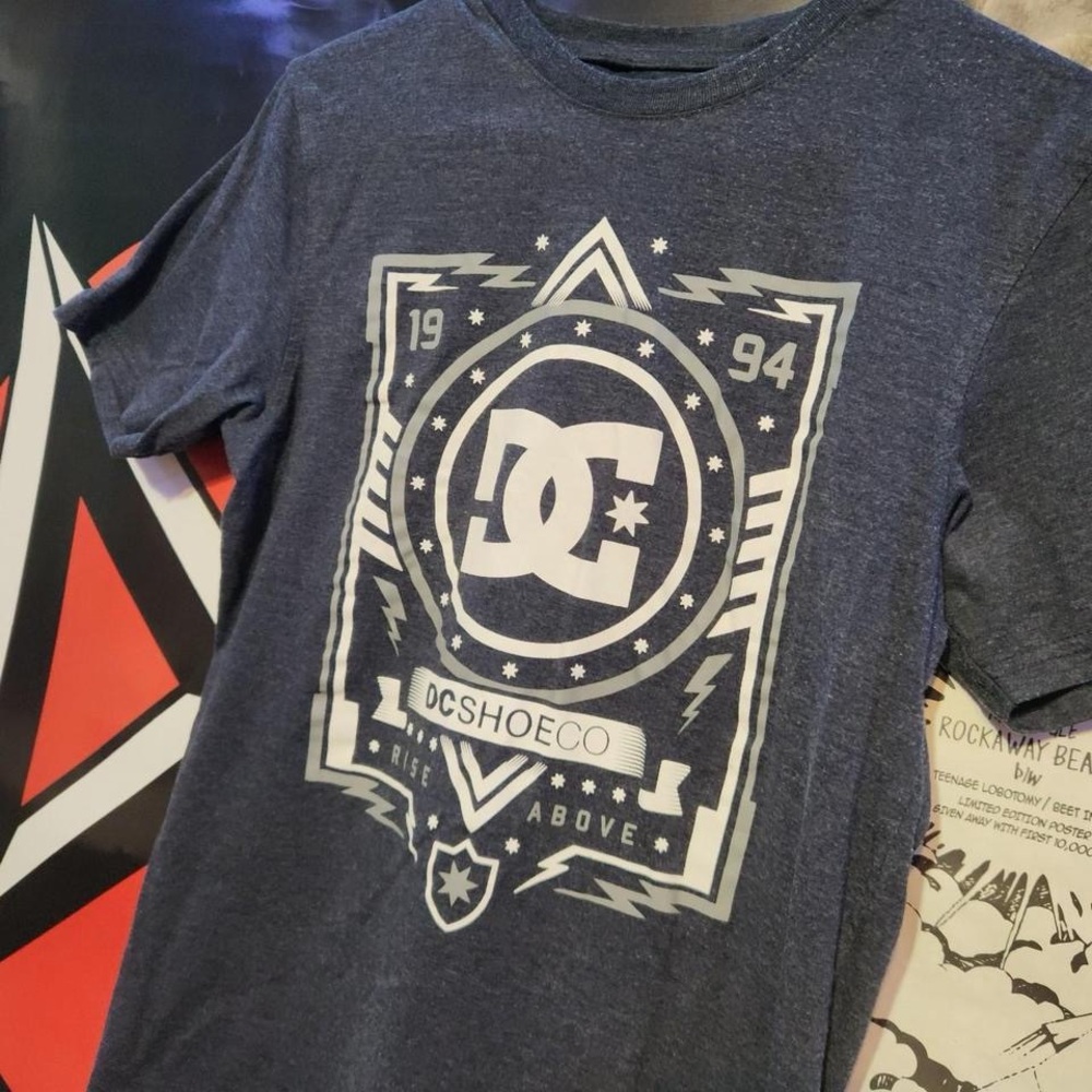Y2k skate grunge style Dc Shoe Co tshirt